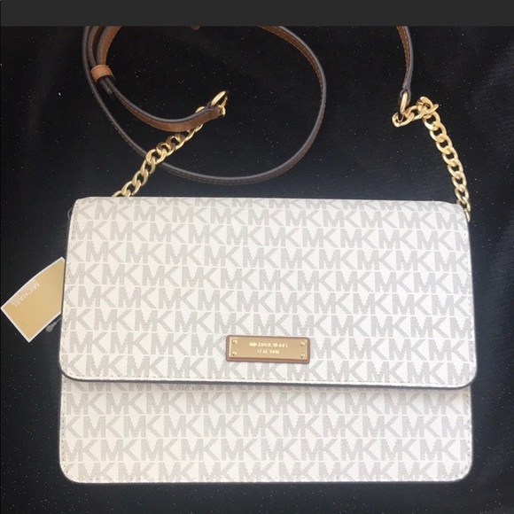 Michael Kors Handbags - Michael Kors Crossbody
